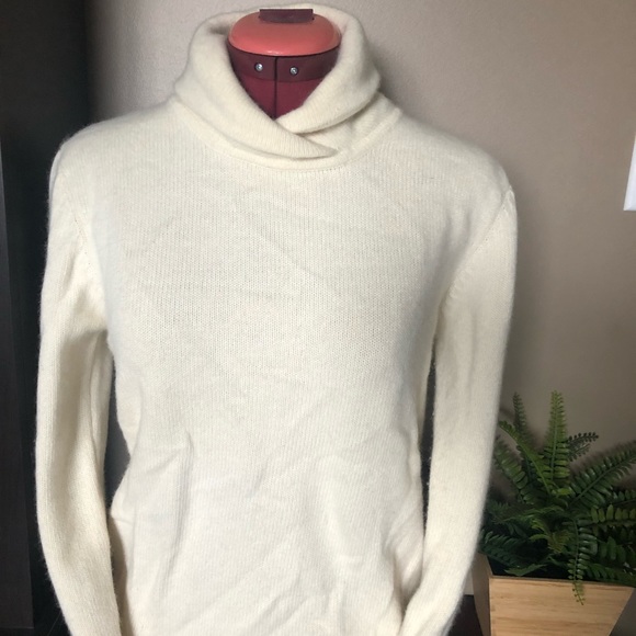 Soft cream sweater. Great for fall. Great price. - Picture 4 of 6